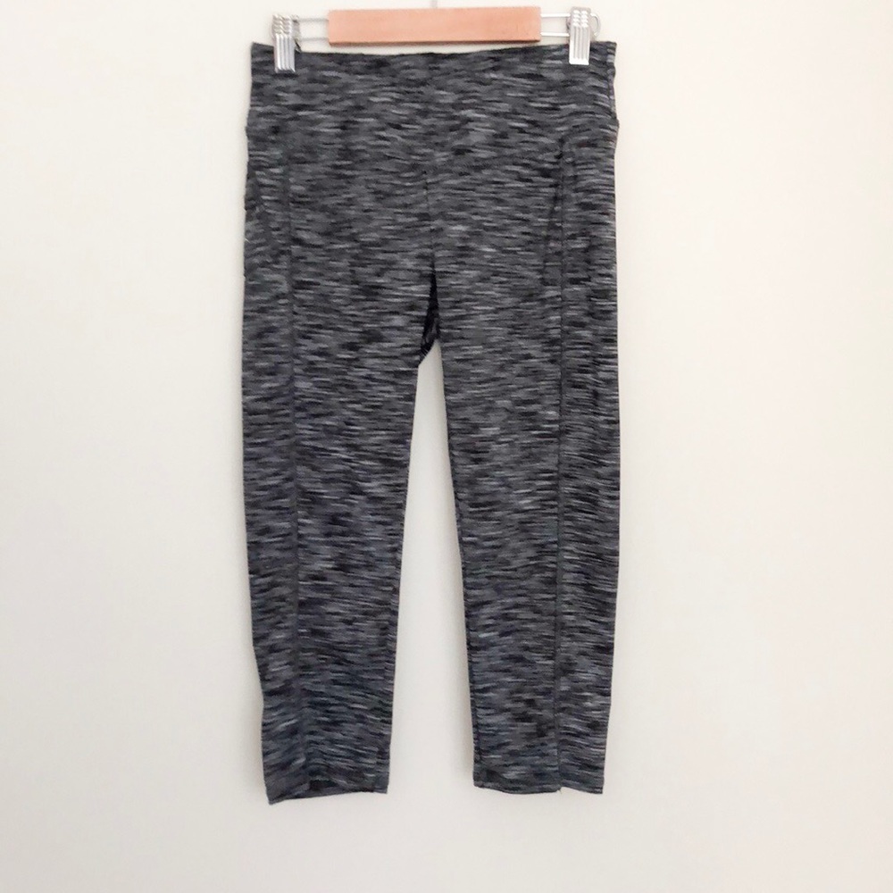 💃🏻Danskin Grey Cropped Workout Pants Size Small